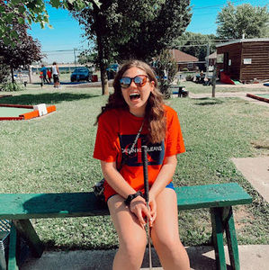 Meet your Posher, Chloe